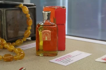 Фото: Жительниц Кузбасса позвали посмотреть на флаконы популярного парфюма  2