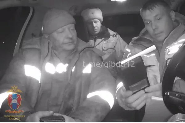 Пьяный кузбасский водитель попался полиции, когда при развороте съехал в снег