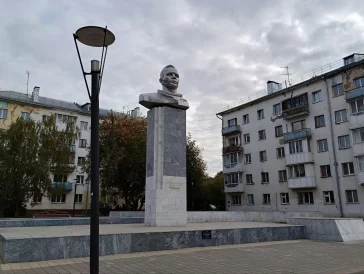 Фото: Кемеровская мэрия показала, как выглядит обновлённый памятник Гагарину 3