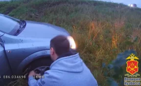 В Кемерове полицейские помогли водителю, попавшему в ДТП и получившему травму