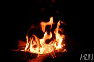 Фото: Соцсети: на кузбасской шахте сгорел автокран 1