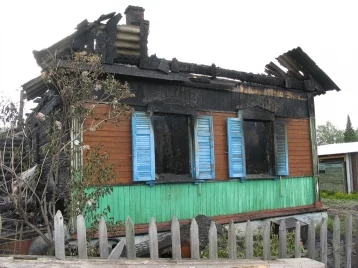 Фото: Кузбассовец сжёг дом с двумя женщинами и ребёнком внутри 1