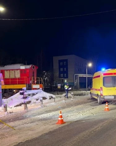 В Кирове в ДТП со скорой помощью и тепловозом пострадала фельдшер