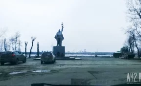 Кемеровчане возмущены парковкой у Монумента воину-победителю