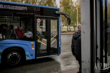 Фото: Автобус №197э попал в ДТП в центре Кемерова 1