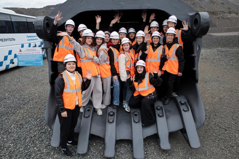 Фото: Первокурсников КузГТУ посвятили в горняки на угольном разрезе 2