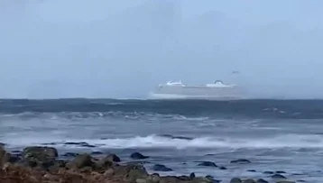 Фото: У берегов Норвегии терпит бедствие пассажирский лайнер, людей эвакуируют 1