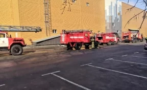 Несколько пожарных машин возле кемеровского ТЦ напугали горожан
