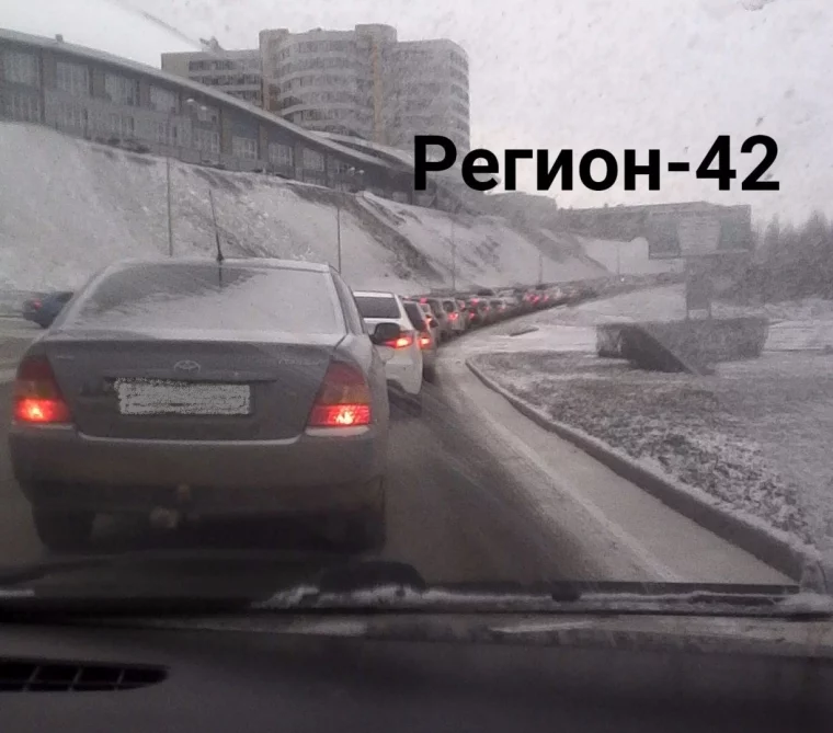 Фото: В Кемерове на проспекте Притомском произошло массовое ДТП 2