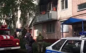 В Кузбассе росгвардейцы вынесли потерявшего сознание человека из горящей квартиры