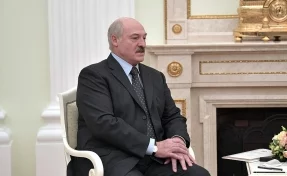 В Белоруссии к резиденции Лукашенко стянули спецтехнику и водомёты
