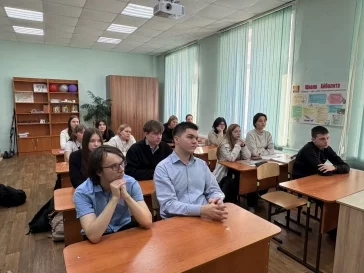 Фото: «Сибантрацит» продолжает профуроки в школах 4