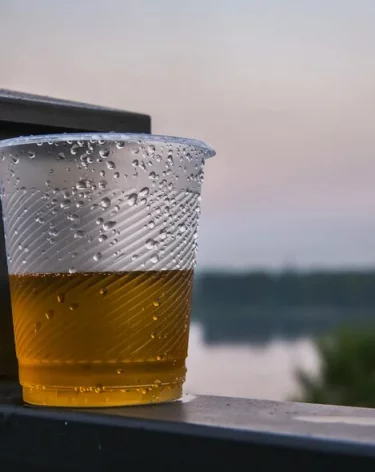 Одна из ответчиц по делу Долиной злоупотребляет спиртным и ничего не помнит про свою карту