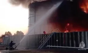 В Ростовской области после атаки БПЛА тушат резервуар с нефтепродуктами объёмом 5 000 кубометров