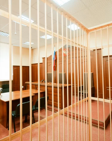 Семерых новосибирцев отправили в колонию за телефонное мошенничество на 22 млн рублей