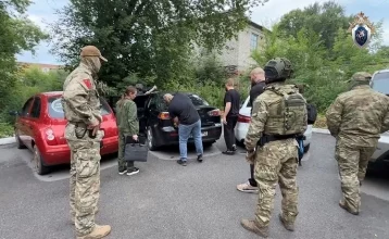 Фото: В Белове задержали новых участников банды вымогателей, у них прошли обыски 1