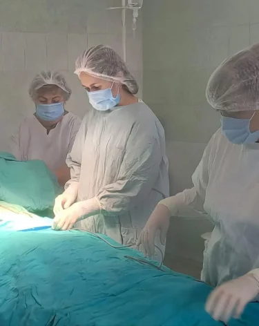 В Кузбассе хирурги удалили пациентке опухоль размером с баскетбольный мяч