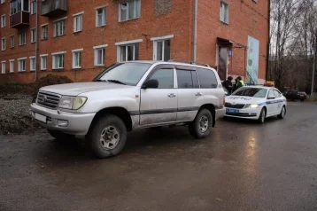 Фото: В Кузбассе водитель внедорожника сбил 15-летнюю девочку и уехал с места ДТП  1