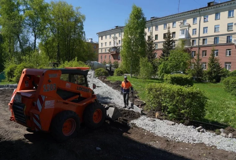 Фото: В Кемерове благоустраивают сквер у ДК имени 50-летия Октября 4