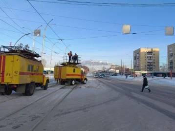 Фото: Трамвайное движение парализовало из-за обрыва контактной сети в Кемерове 1