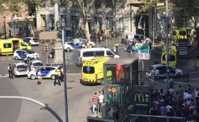 В Барселоне фургон протаранил толпу: тяжело ранены 32 человека
