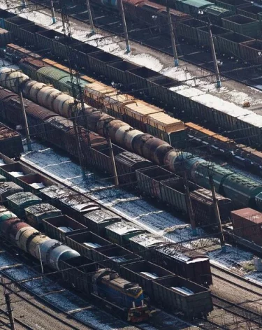 На Урале задержали 10 пассажирских поездов после возгорания вагонов-цистерн