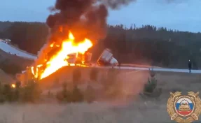 В Иркутской области произошло огненное ДТП с участием грузовиков и легковых автомобилей