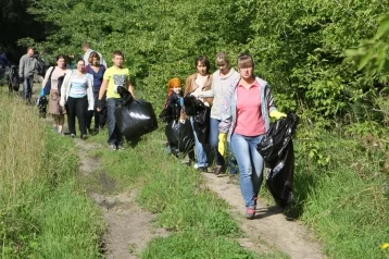 Фото: Кемеровчане собрали более 200 мешков мусора в Сосновом бору 1