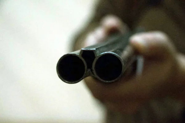 В Нальчике мужчина стрелял в воздух из ружья и ранил девушку