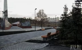 От списанного танка до 27-метровой стелы: как выглядит кемеровский парк Жукова после реконструкции