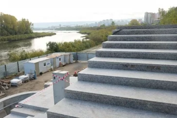 Фото: Панорамные балконы и мрамор: мэр Кемерова показал новый лестничный спуск к Томи 2