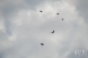 Фото: Кузбасское видео спасения девушки, у которой не раскрылся парашют, появилось в иностранных СМИ 1