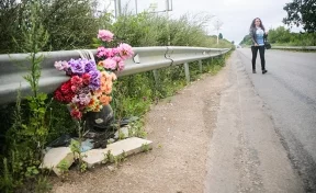 Власти Кузбасса объяснили, почему с дорог не убирают траурные памятники