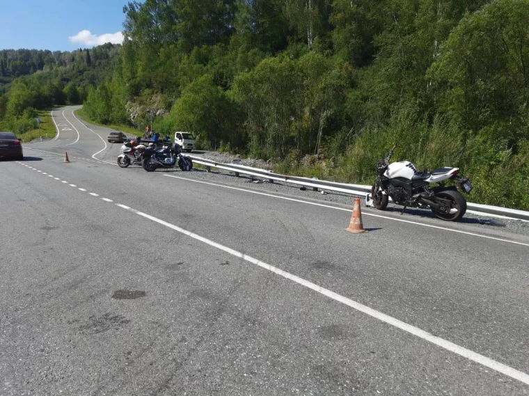 Фото: В Кузбассе произошло массовое ДТП с участием мотоциклов. Три человека оказались в больнице 2