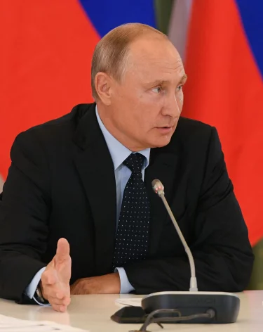 Путин призвал расширять военно-технические связи РФ с другими странами