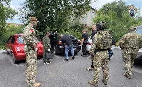 В Белове задержали новых участников банды вымогателей, у них прошли обыски