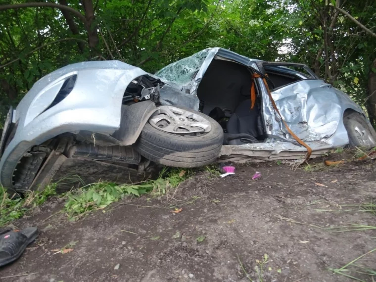 Фото: Три человека серьёзно пострадали в ДТП на третьем километре автодороги Новокузнецк — Осинники 2