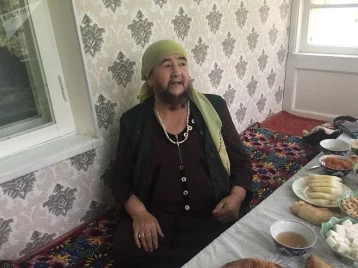 Фото: Жительница Казахстана рассказала, почему не сбривает бороду уже 35 лет 1