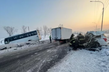 Фото: Один водитель погиб, второй пострадал: стали известны подробности жёсткого ДТП с автобусом в Кузбассе 2