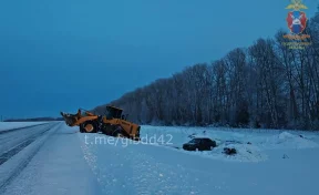 Полицейские помогли женщине, которая потеряла контроль над авто на дороге