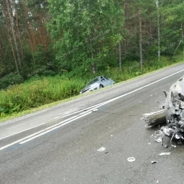 Фото: На автодороге Кемерово — Топки произошло тройное ДТП с BMW 5