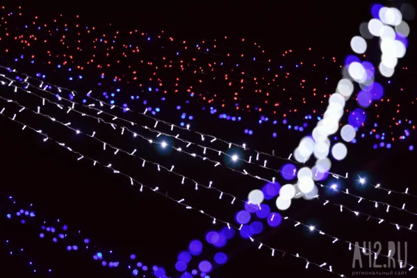 Россиян могут оштрафовать на 15 тысяч рублей за гирлянды на фасаде дома