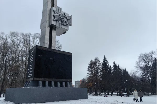 Ремонт стелы «50 лет Новокузнецку» завершился в парке Гагарина