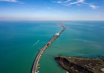 Фото: Движение по мосту через Керченский пролив откроют досрочно 1
