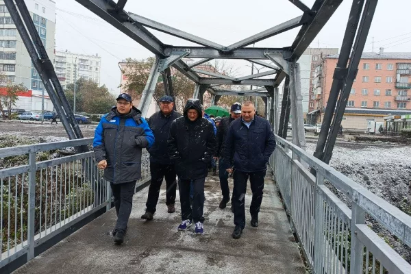 В Новокузнецке завершилось строительство пешеходного моста через Абу