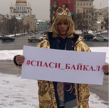 Фото: Звезда против: Сергея Зверева вызвали в полицию после пикета у Кремля 1