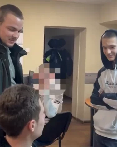 Новокузнечане устроили катания, цепляясь за бамперы машин