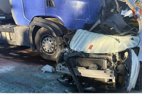 В Кемеровском округе в ДТП с грузовиком погиб человек 