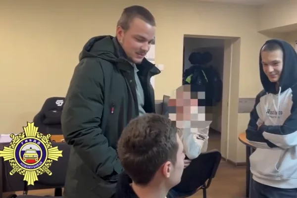 Новокузнечане устроили катания, цепляясь за бамперы машин