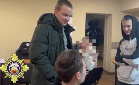 Новокузнечане устроили катания, цепляясь за бамперы машин